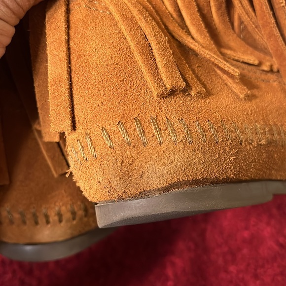 Minnetonka Womens Brown Suede 3 Layer Triple Fringe Moccasins Boots size 8 - Picture 9 of 17